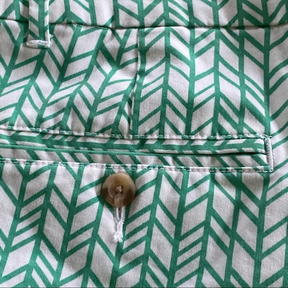 Khakis by Gap The Boyfriend Short Green & White Chevron Print Size 10 - Picture 2 of 8